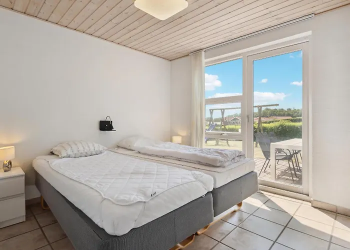 Dom wakacyjny 3 Bedroom In *